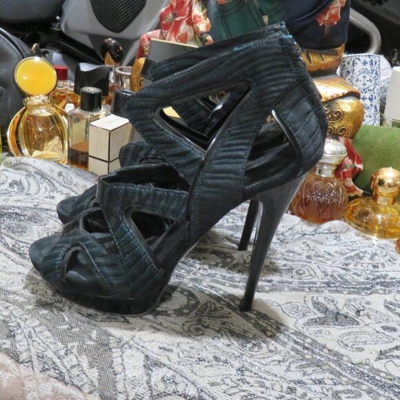 Aperlai Black Green Cutout Peep Toe Heeled Stilettos Heels Sandals Size 37 US 7